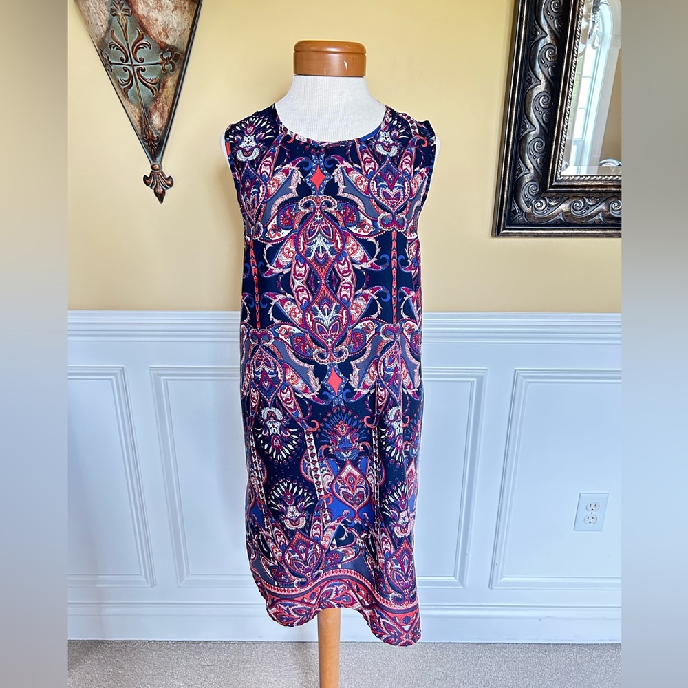 Sleeveless multicolored dress. Size 12.